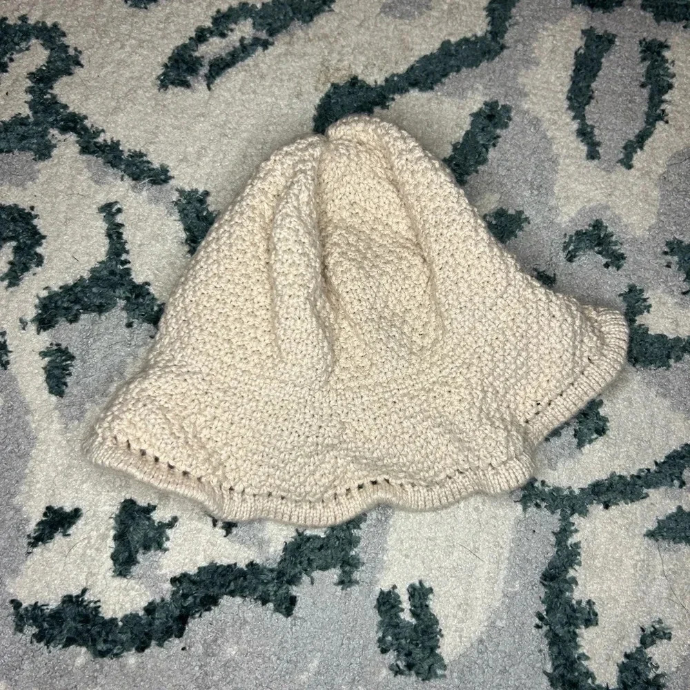 carters 0-3 months hat (5 for  $30)​